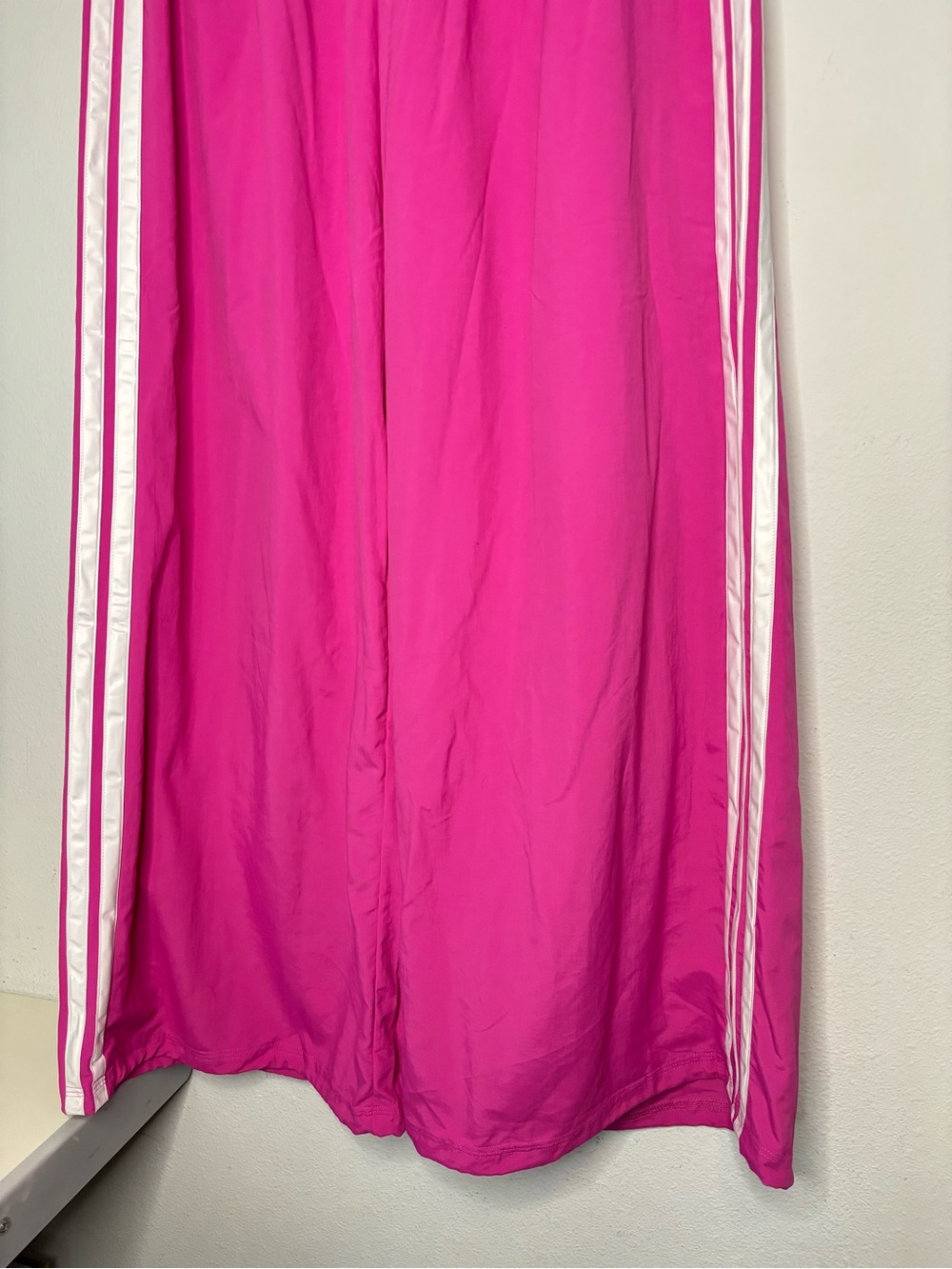 ADIDAS NWT PINK WIDE LEG WINDBREAKER TRACK PANTS SZ MEDIUM - Picture 2 of 7